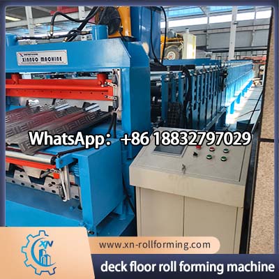 Industrial deck panel roll forming machine with hydraulic cutting